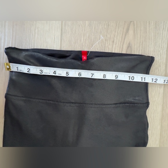 SPANX Shiny Black Leggings - Picture 6 of 10